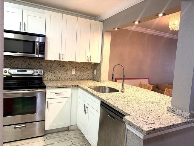 Foto del edificio - 111 Lake Emerald Dr