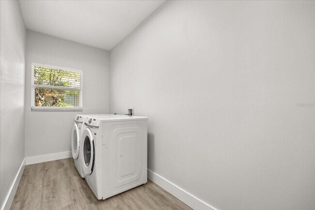 Photo - 724 Tahiti Dr House