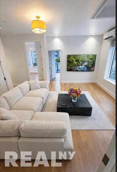 Foto del edificio - 56 Frost St