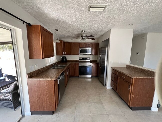 Building Photo - 3/2 carport in Port Charlotte