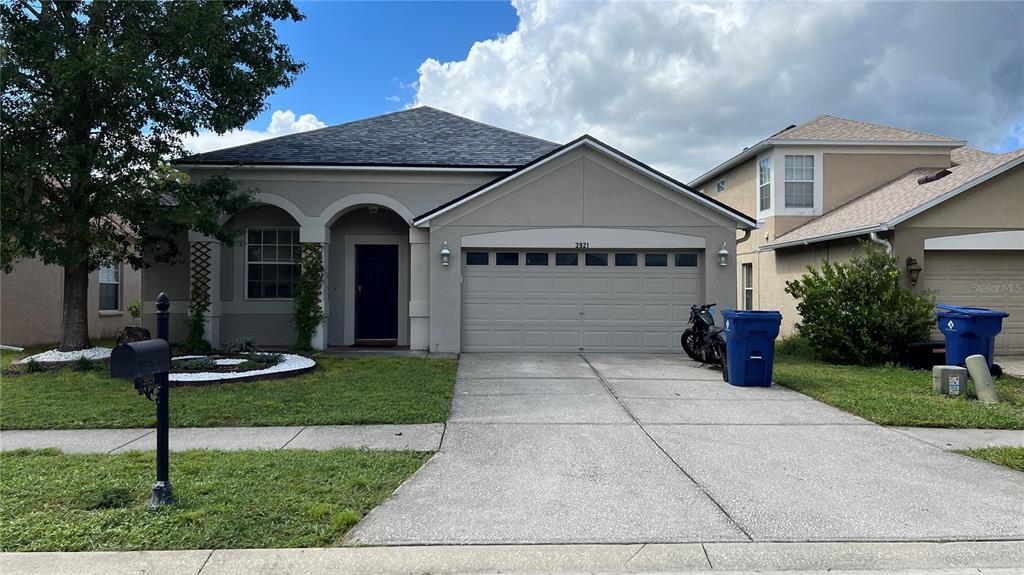 Foto principal - 3921 Stornoway Dr