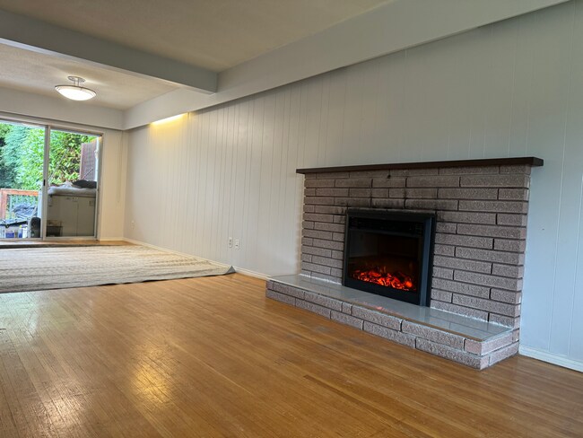 Building Photo - 2-648 14th St W