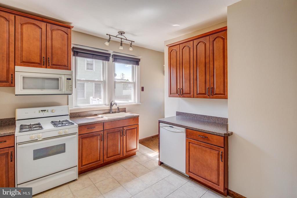 Primary Photo - 330 River Dr