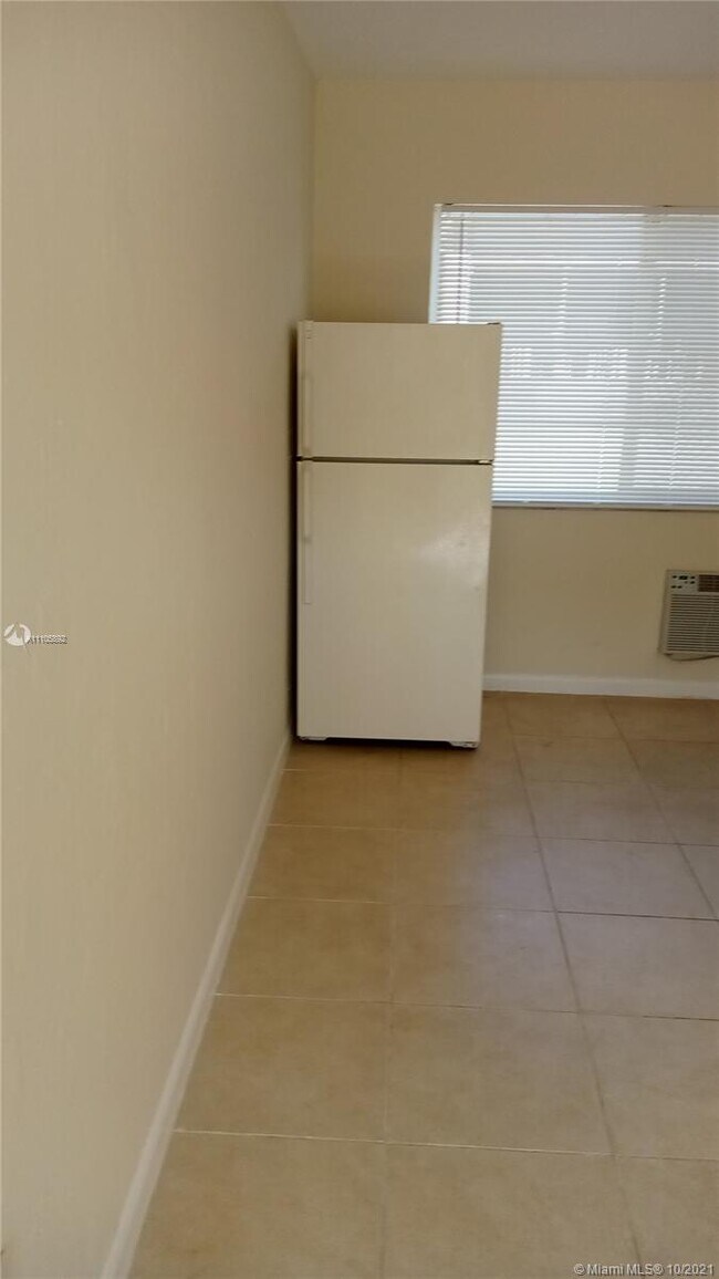 Foto del edificio - 688 NE 85th St