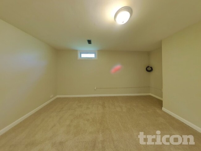 Building Photo - 9119 Memory Trail