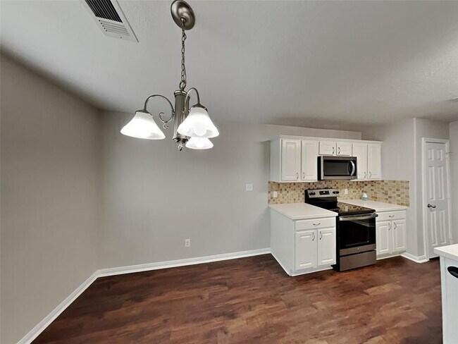 Building Photo - 16414 Tracy Ct