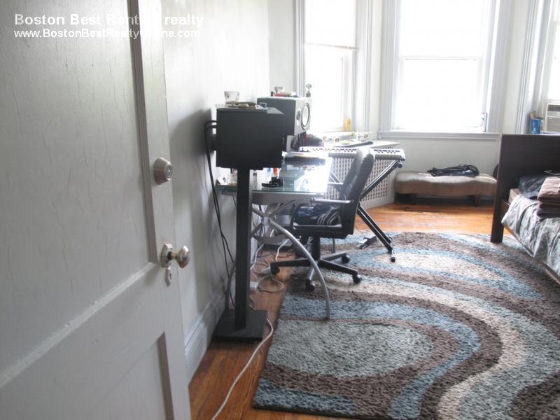 Primary Photo - 1126 Boylston St