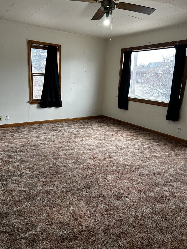 Foto del edificio - 413 W 5th St