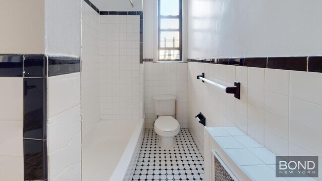Foto del edificio - 315 W 102nd St