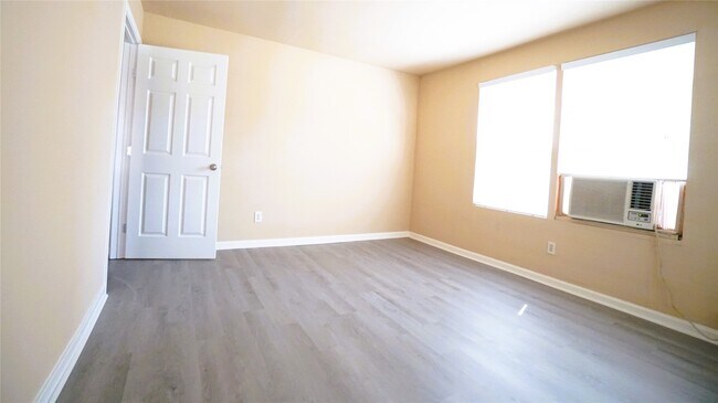 Foto del edificio - 2431 Shakespeare St