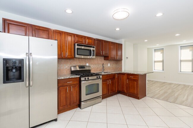 Building Photo - 2711 Oakford St