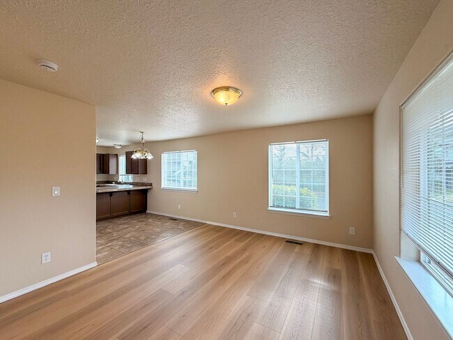 Foto del edificio - 5493 Bastille Ave SE