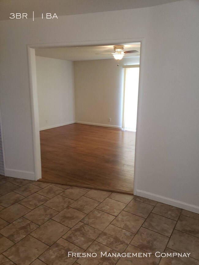 Foto del edificio - 4403 E Norwich Ave