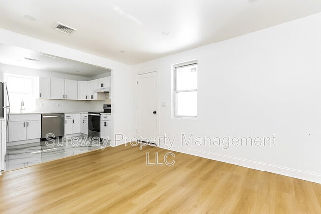 Building Photo - 300 Monroe Ave