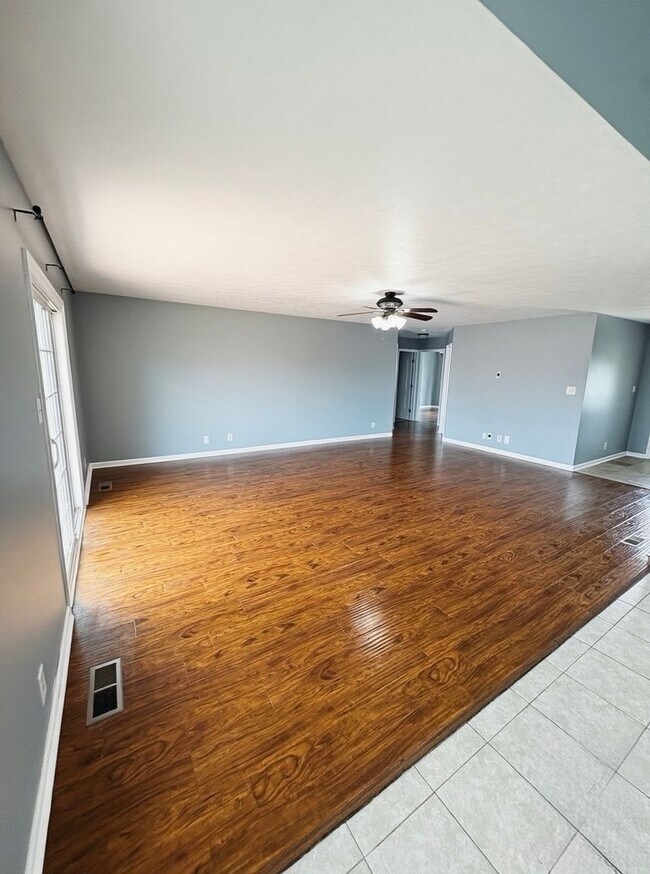 Foto del edificio - Charming & Spacious Large Home with Bonus Room