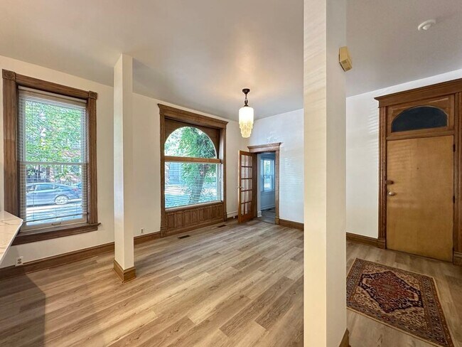 Foto del edificio - 3559 N Ashland Ave