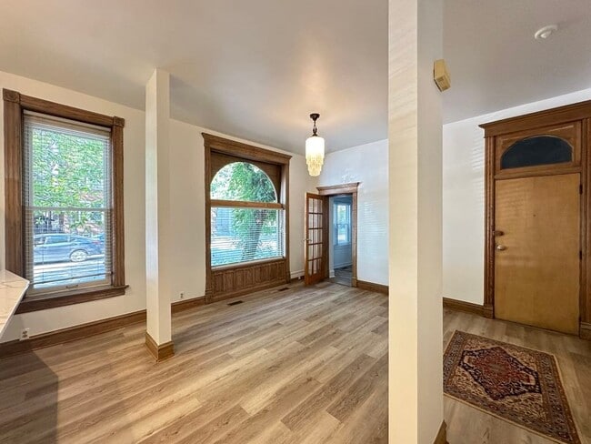 Building Photo - 3559 N Ashland Ave