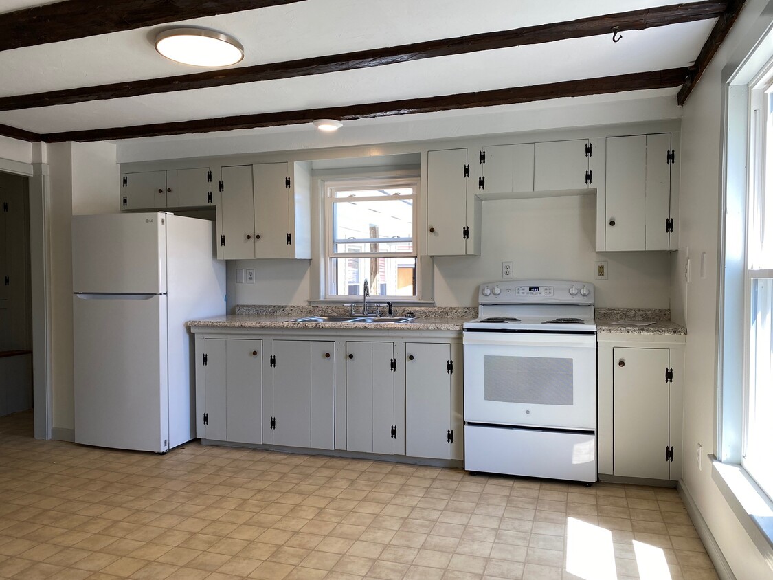 Kitchen - 65 Danforth Brook Rd