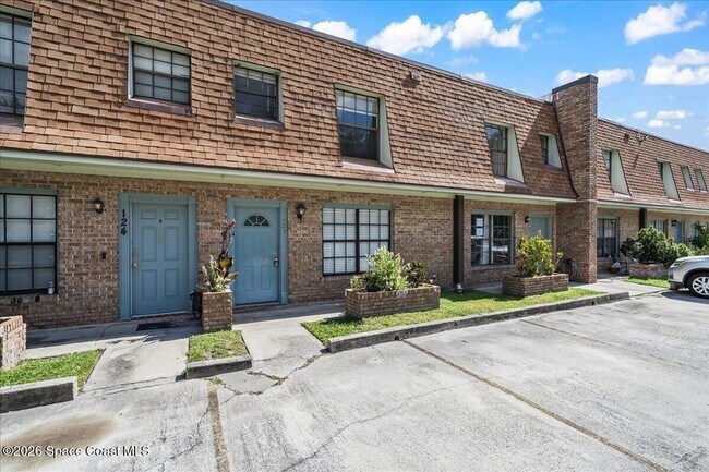 Foto del edificio - 1300 Arlington Ln NE