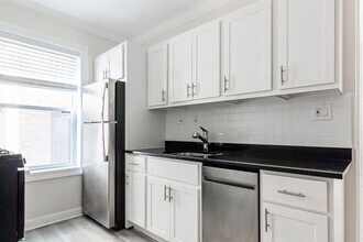 Building Photo - 837 W Cornelia Ave