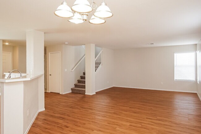 Foto del edificio - 664 Rising Brook Dr