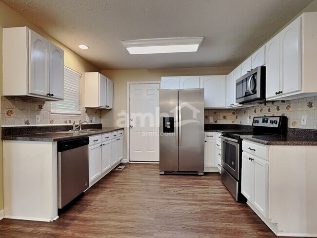 Building Photo - 4521 Aylesbury Dr
