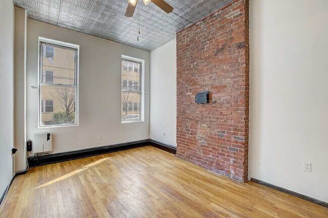 Building Photo - 330 Madison St