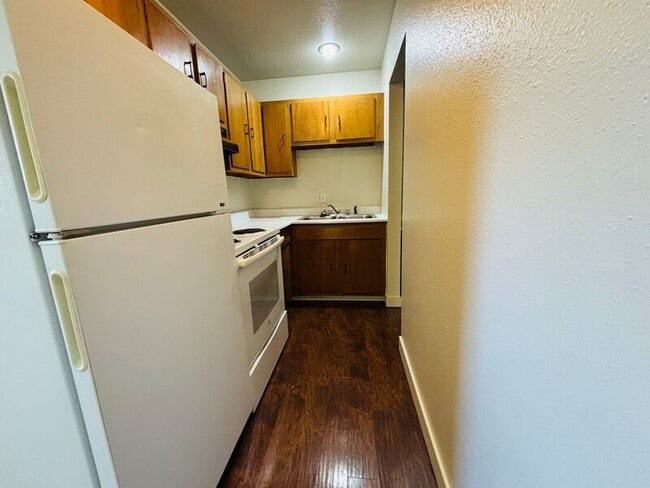 Building Photo - 1305 Burton