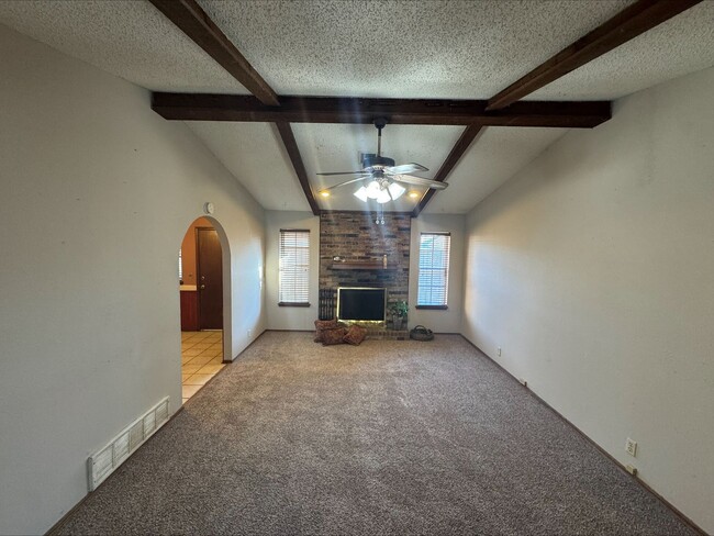 Foto del edificio - 3 bedroom 2 bath ready for move in , Moore...