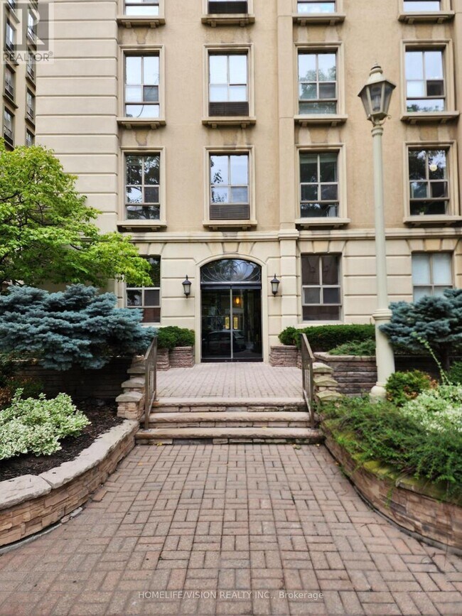 Building Photo - 88 Charles St E