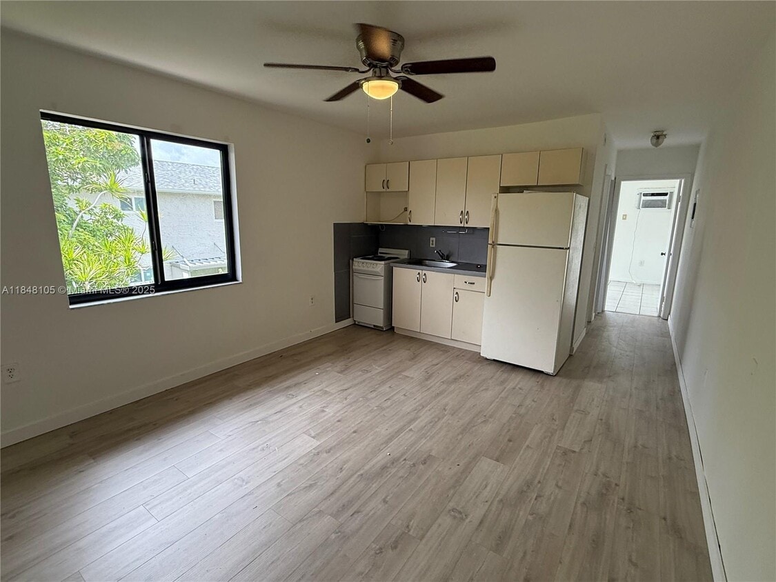 Foto principal - 1720 W 42nd St