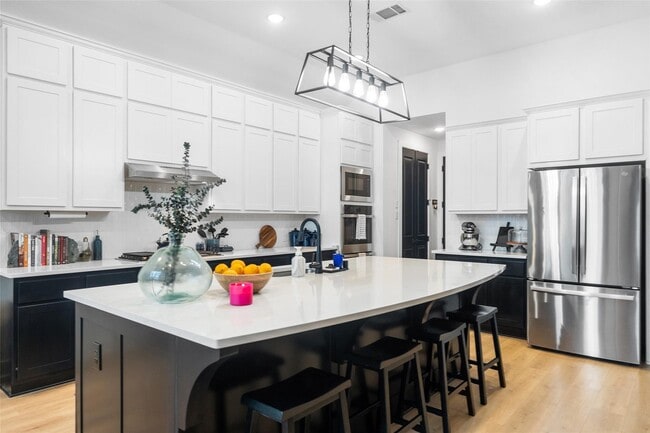 Building Photo - 15040 Berry Brk Dr