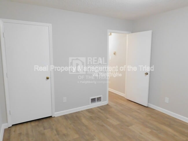 Building Photo - 1720 Spry St