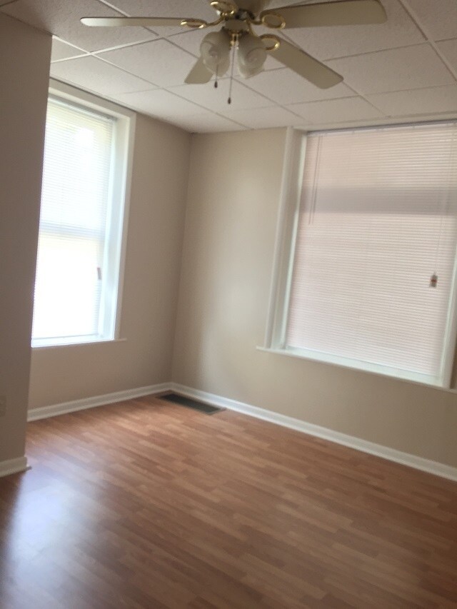 Foto del edificio - 836 Dewey Ave