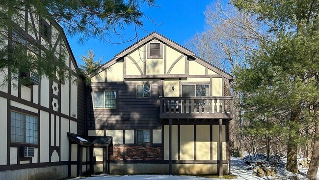 Foto del edificio - 8 Derby Ct