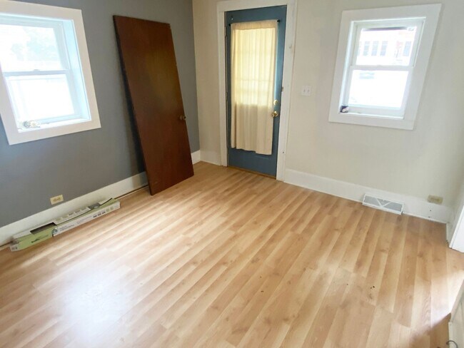 Foto del edificio - 2 BR Ranch Style Home with 1-Car Detached Garage