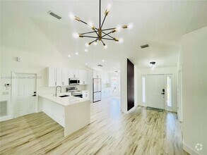 Building Photo - 272 SW Oakridge Dr