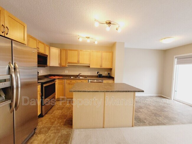 Photo du bâtiment - 380 Silver Berry Rd NW