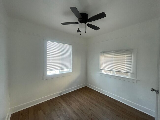 Segundo dormitorio pequeño - 2722 Garden St