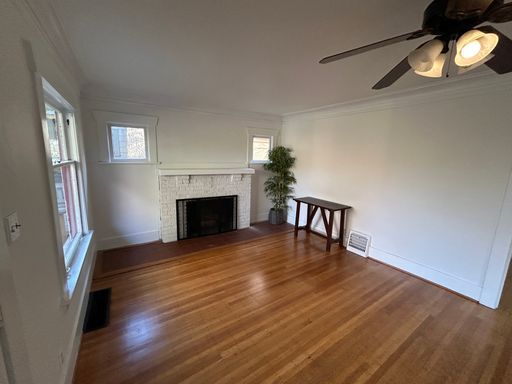 Foto del edificio - Charming Queen Anne Home AVAILABLE NOW