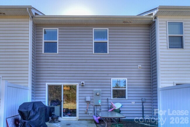 Building Photo - 3800 Yorkshire Pl