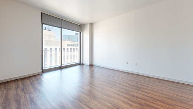 Interior Photo - 3033 Wilshire