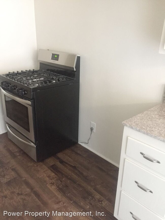 Building Photo - 111-115 E Beach Ave