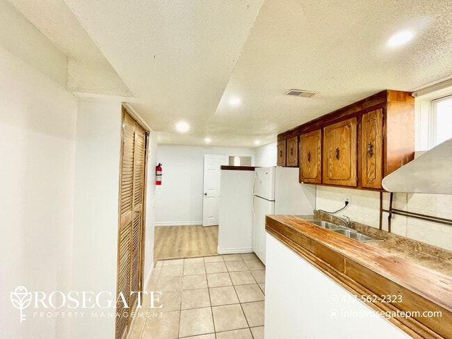 Building Photo - Cozy & Modern 2-Bedroom Lower Unit in Quiet Kitchener Neighbourhood!