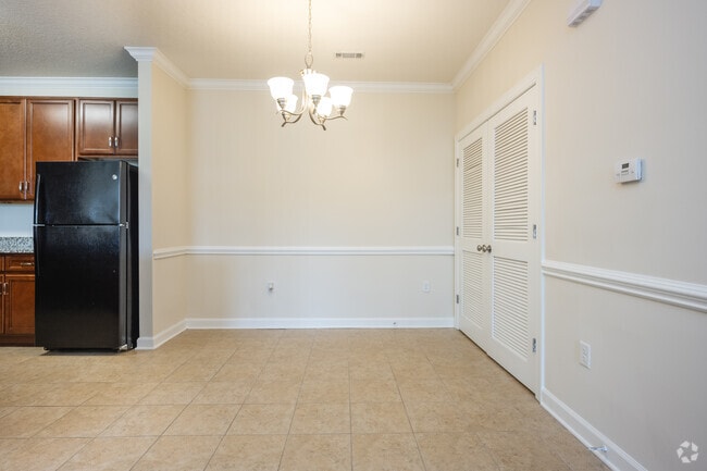 Dining Room - Groves at Berry Creek