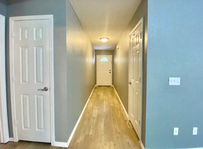 Building Photo - Secluded Bella Vista Home!