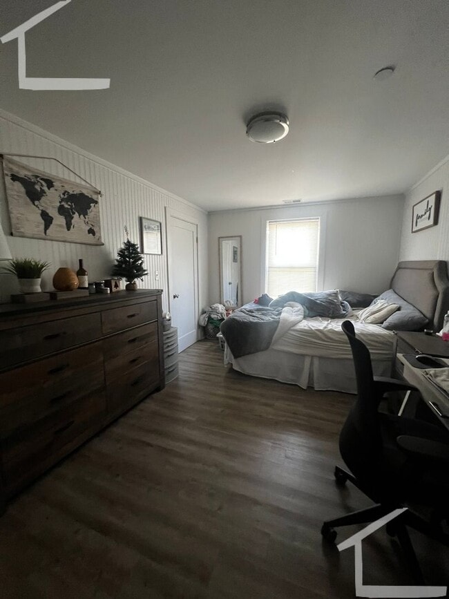 Building Photo - Unique and Unique Allston Apartment