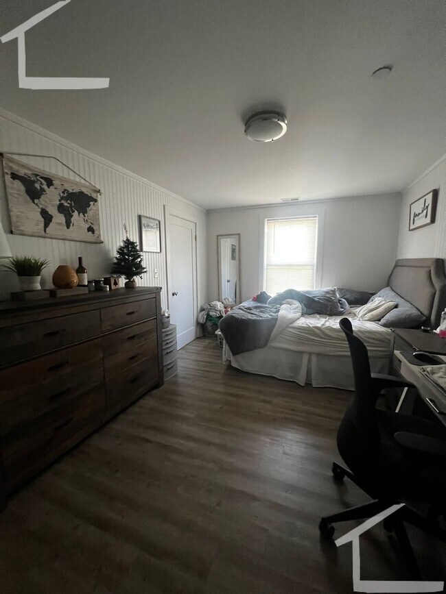 Foto del edificio - Unique Apt Steps to the Beach!