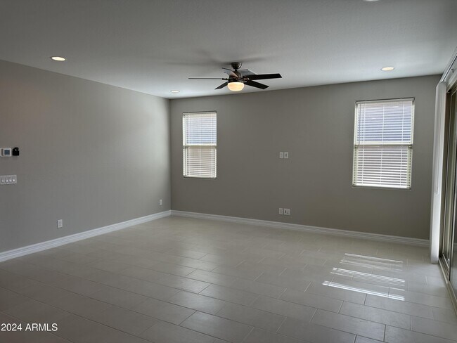 Foto del edificio - 8826 W Medlock Dr