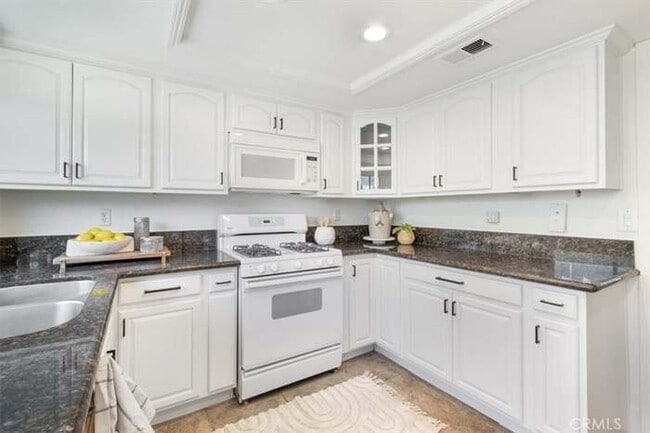 Building Photo - 1094 Sea Bluff Dr